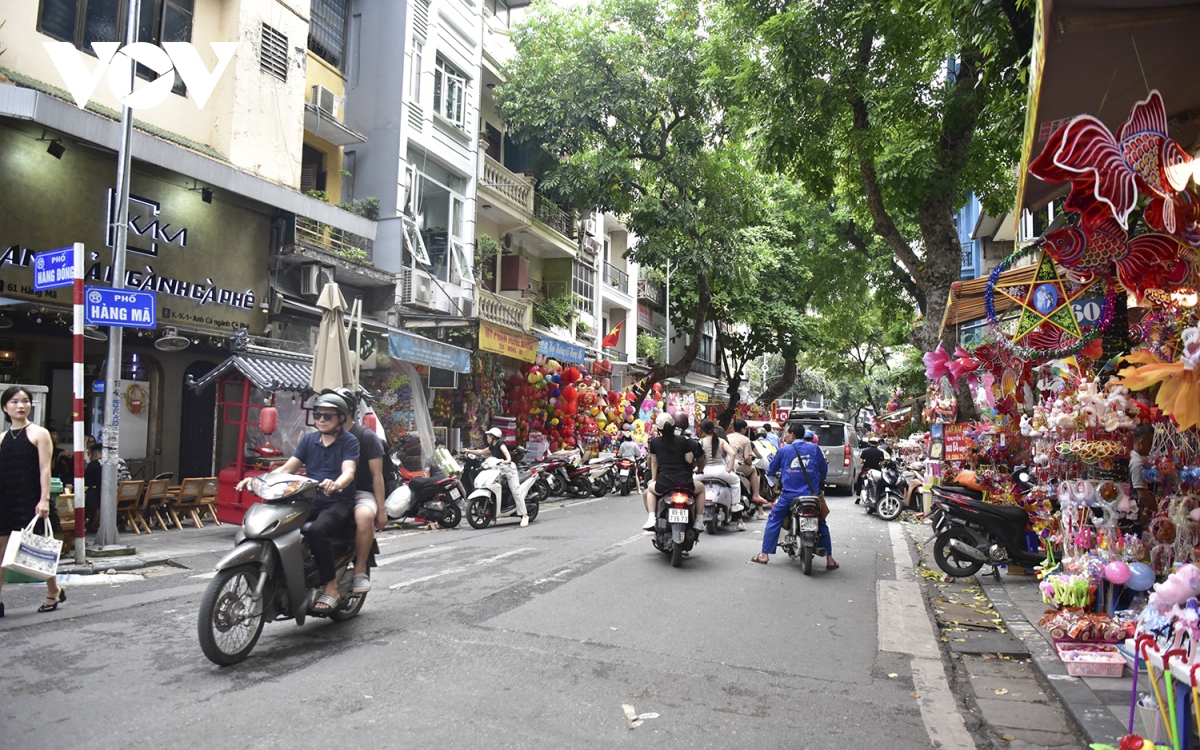 nha lau,àlầuxehơihànghiệubàylaliệtphốhàngMãếẩmcậnRằmthá<strong></strong> xe hoi, hang hieu bay la liet, pho hang ma e am can ram thang 7 hinh anh 1