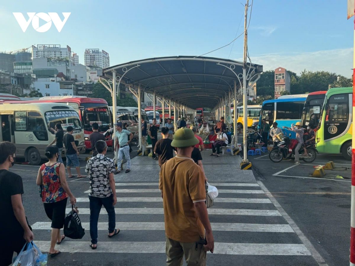 ben xe ha noi dong nghet nguoi ve que nghi le 2 9 hinh anh 5