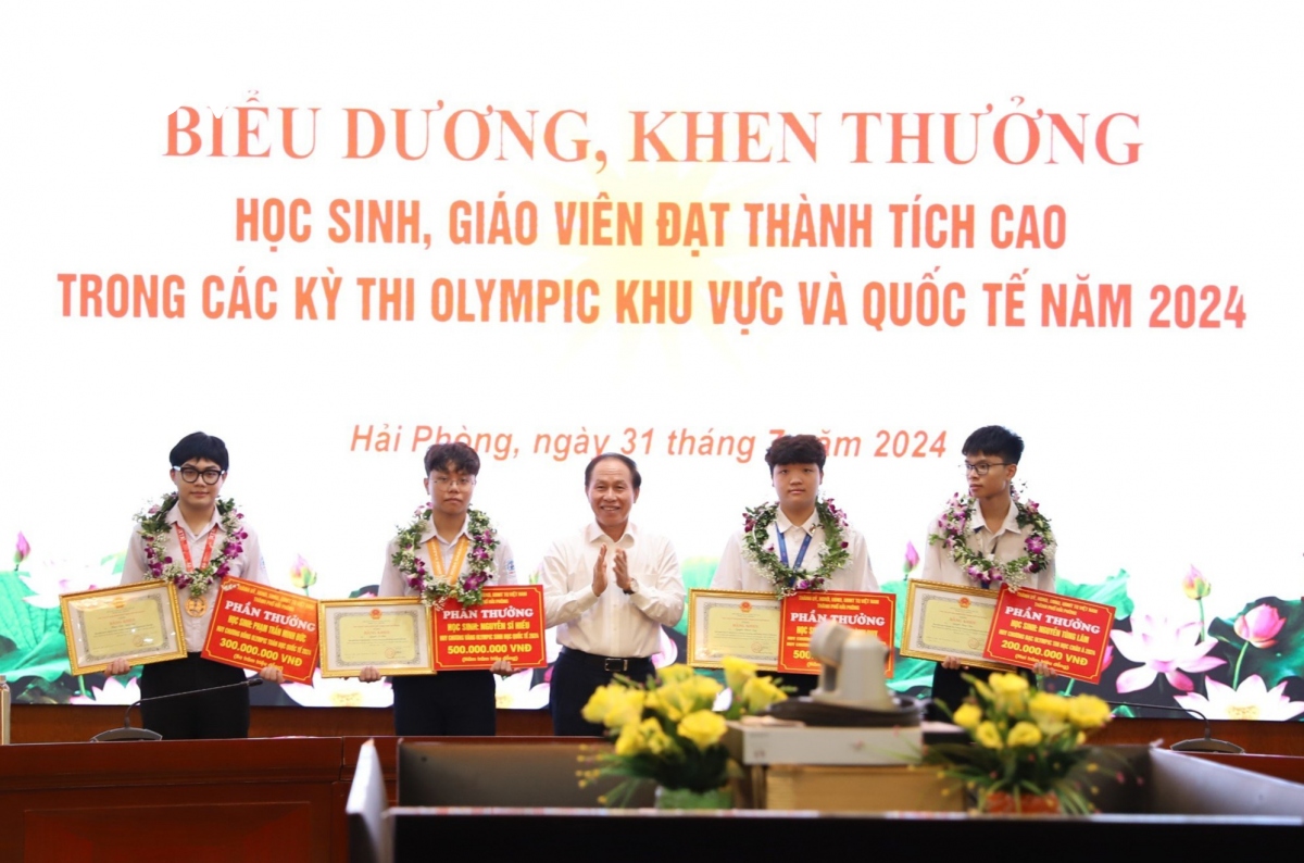 Hải Phòng: Hơn 2,7 tỷ đồng khen thưởng học sinh giỏi quốc tế