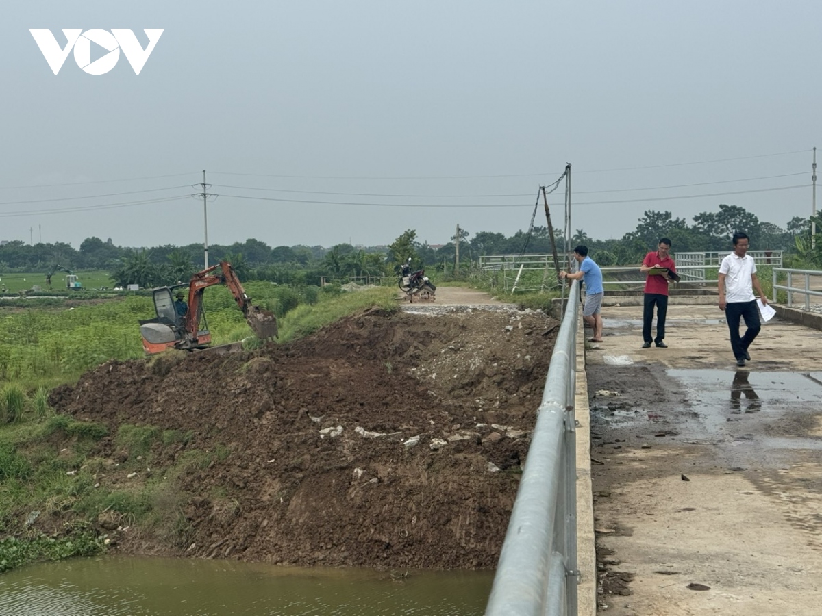 vinh phuc khac phuc tuyen kenh muong bi hu hong sau mua lu hinh anh 2