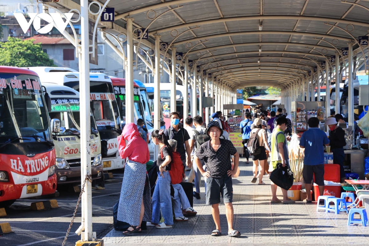 ben xe ha noi dong duc nhung khong qua tai trong ngay dau nghi le quoc khanh hinh anh 4