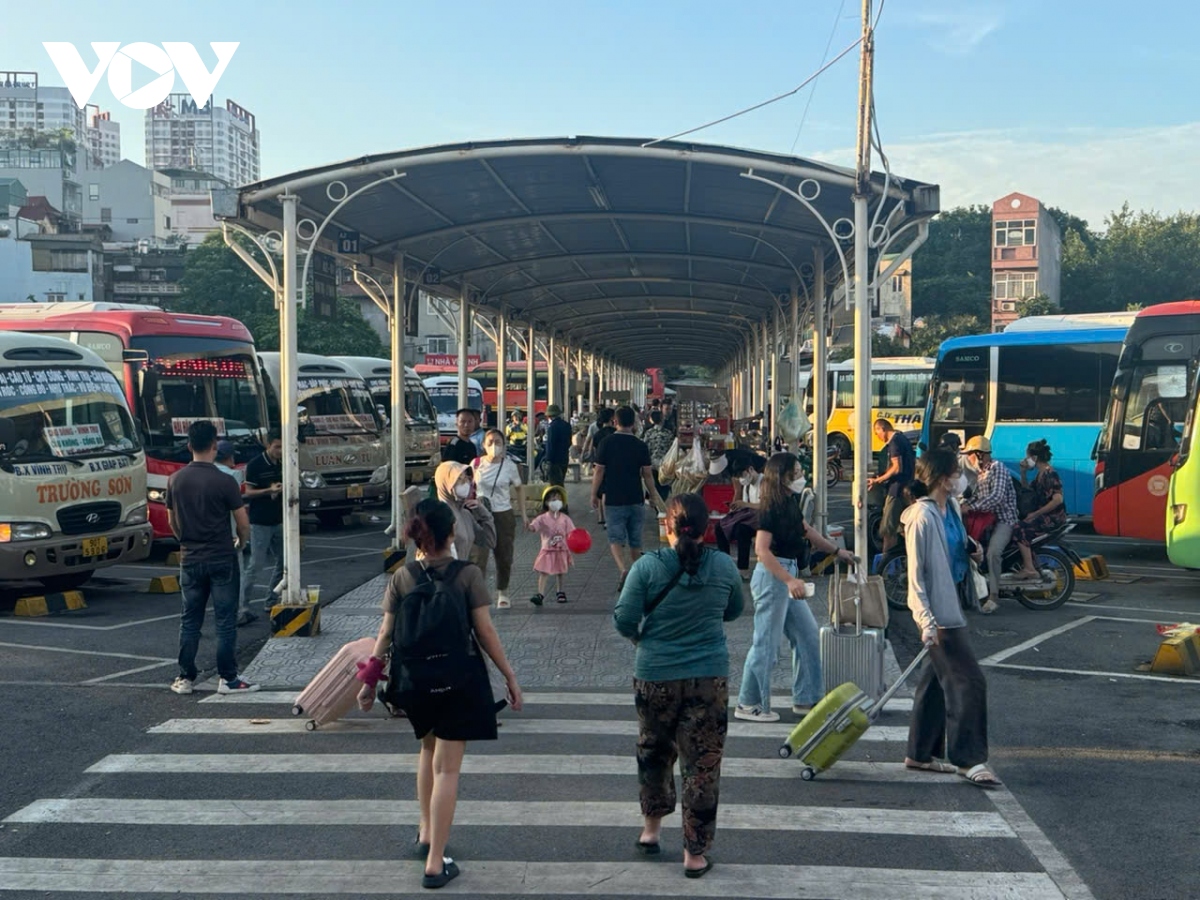 ben xe ha noi dong nghet nguoi ve que nghi le 2 9 hinh anh 3