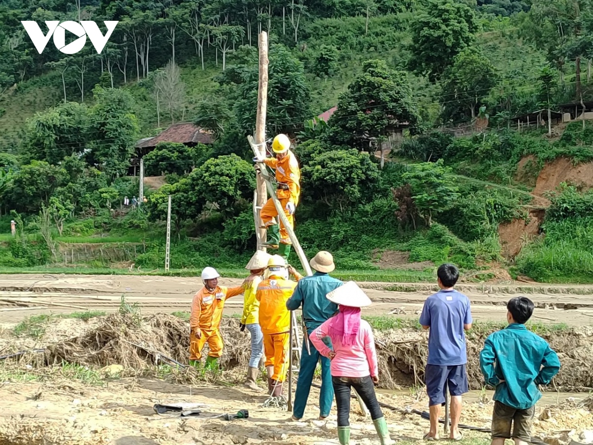 cap dien tro lai vung ron lu son la sau nhieu ngay anh huong thien tai hinh anh 1