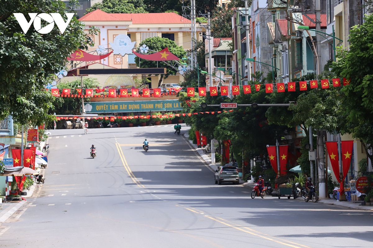 Phố núi Sơn La rực rỡ cờ hoa chào mừng Tết Độc lập