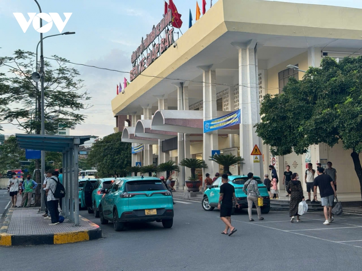 ben xe ha noi dong nghet nguoi ve que nghi le 2 9 hinh anh 1