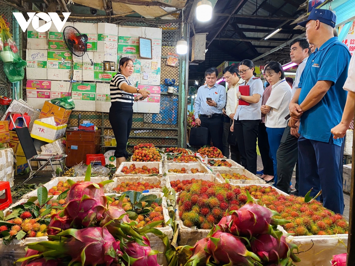 tieu thuong cho dau moi o tp.hcm quanh co khong xuat trinh giay to nguon goc hinh anh 2