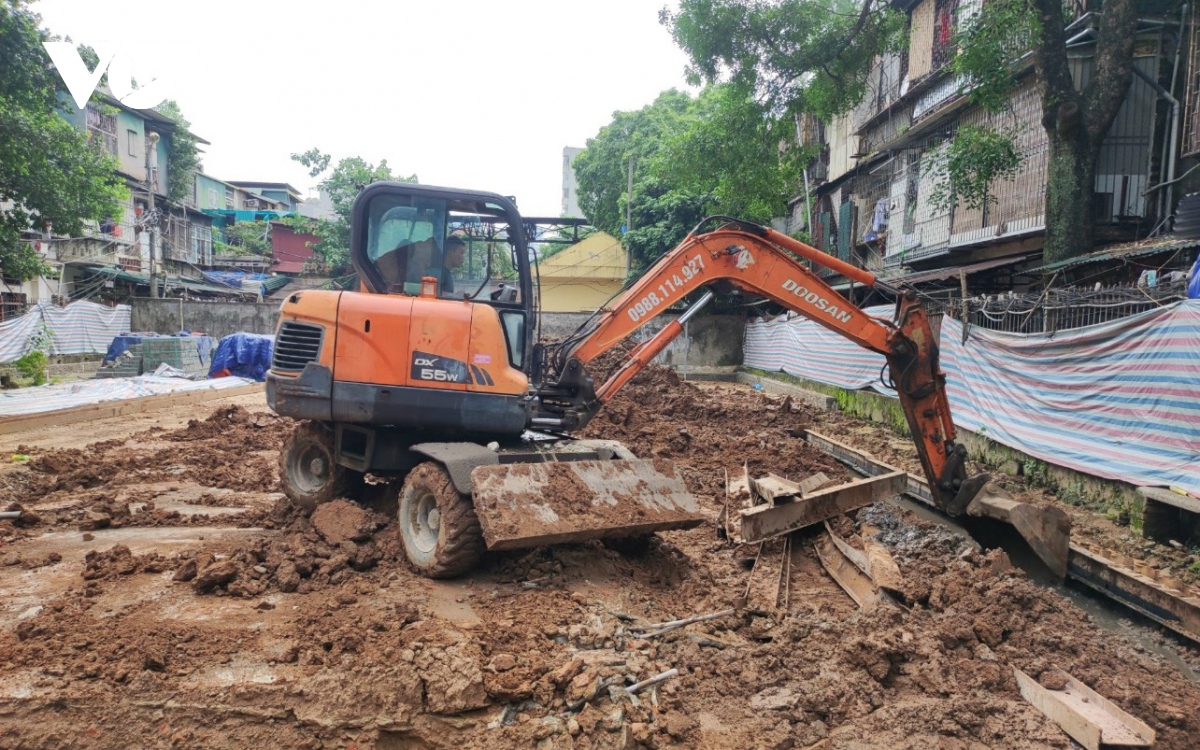 be nuoc ngam pccc o cac khu tap the dong duc khien nguoi ha noi yen tam hon hinh anh 8