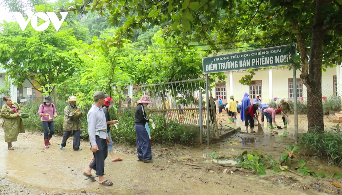 Dam bao viec tro lai truong cua hoc sinh vung lu son la hinh anh 1