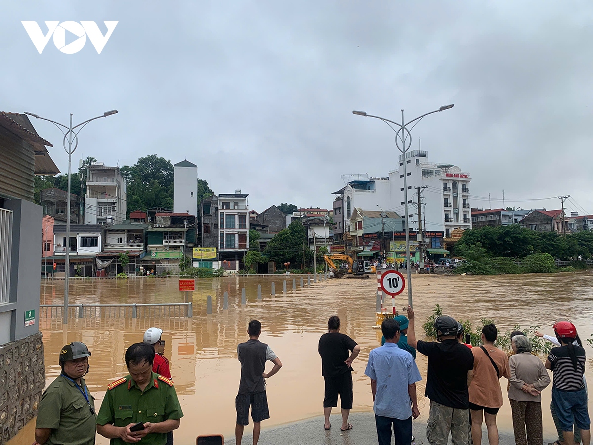 cao bang nguoi dan thuc xuyen dem canh lu hinh anh 7