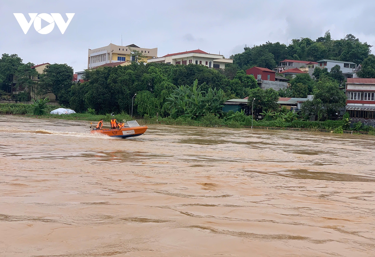 cao bang nguoi dan thuc xuyen dem canh lu hinh anh 9