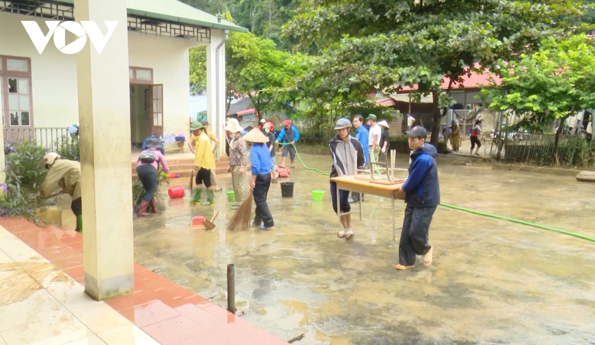 Dam bao viec tro lai truong cua hoc sinh vung lu son la hinh anh 4