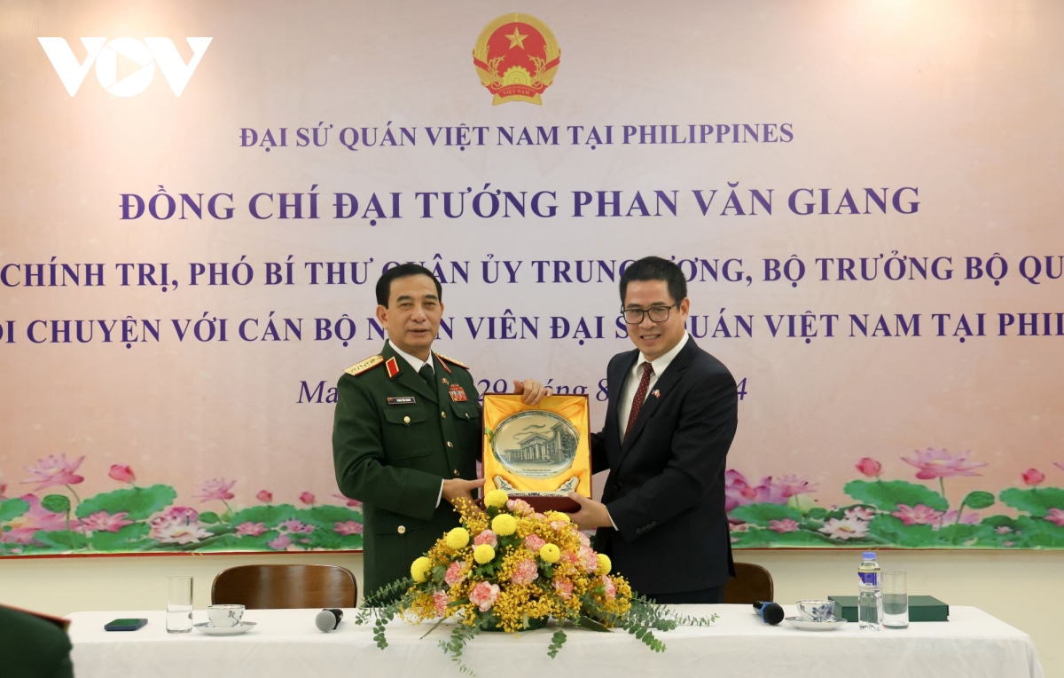 Dai tuong phan van giang chao xa giao tong thong philippines hinh anh 4