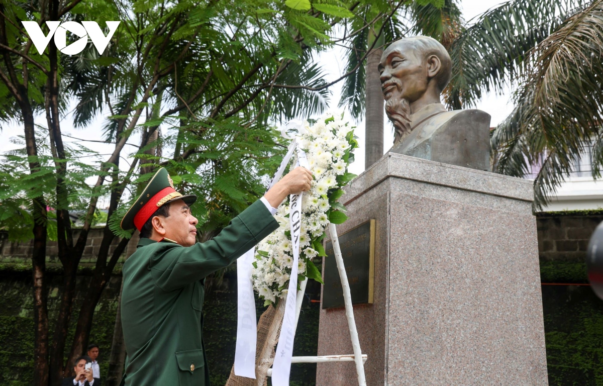Dai tuong phan van giang chao xa giao tong thong philippines hinh anh 5