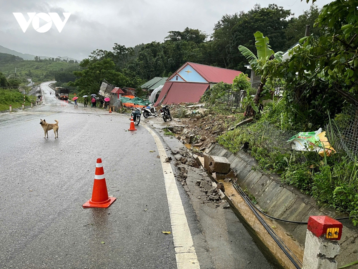 xe tai dam vao nha dan khien 1 nguoi tu vong hinh anh 1