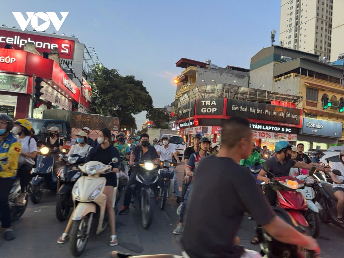 nguoi dan roi ha noi di nghi le 2 9, cac cua ngo giao thong un tac hinh anh 18