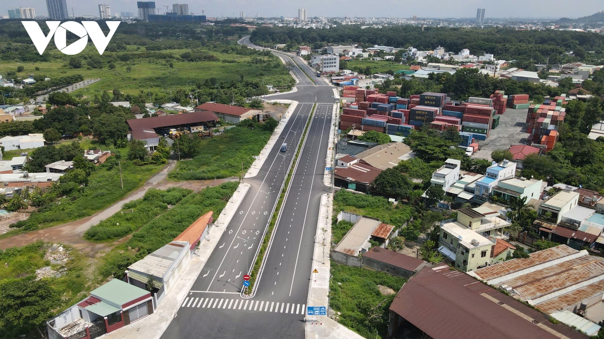 Vì sao đường trục chính Đông Tây ở Bình Dương chưa thông tuyến?