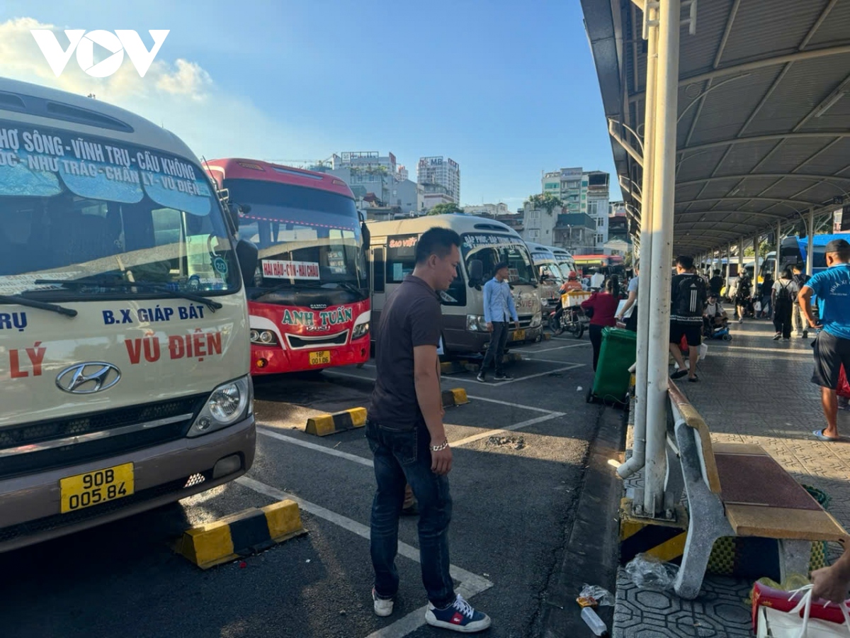 ben xe ha noi dong duc nhung khong qua tai trong ngay dau nghi le quoc khanh hinh anh 3