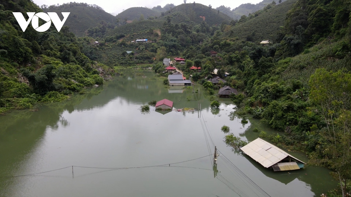 pho thu tuong le thanh long kiem tra cong tac khac phuc hau qua mua lu tai son la hinh anh 10