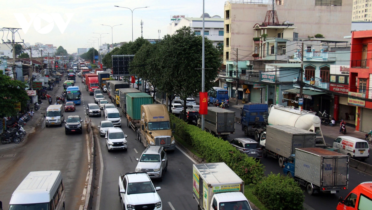 dong nguoi un un do ve cac ben xe, nha ga tai tp.hcm de nghi le quoc khanh hinh anh 10