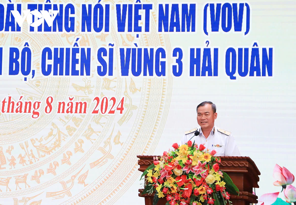 Doan cong tac vov giao luu voi can bo, chien si vung 3 hai quan hinh anh 11