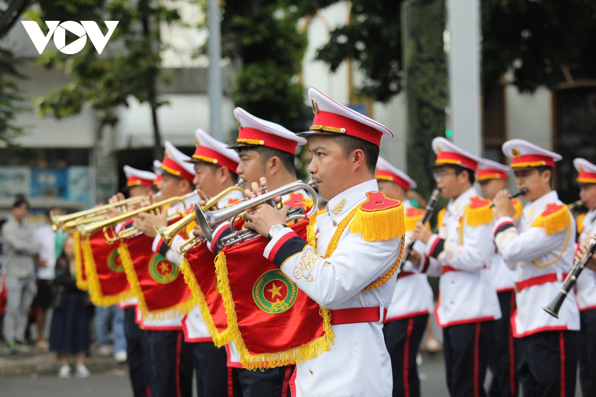 Da mat voi man bieu dien ky binh tren duong pho tp.hcm hinh anh 13