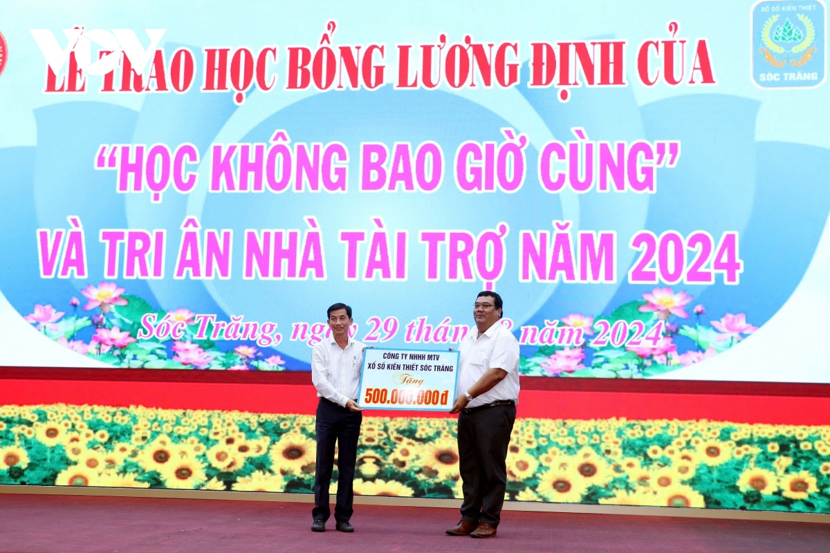 soc trang trao hoc bong luong Dinh cua cho 570 hoc sinh, sinh vien hinh anh 1