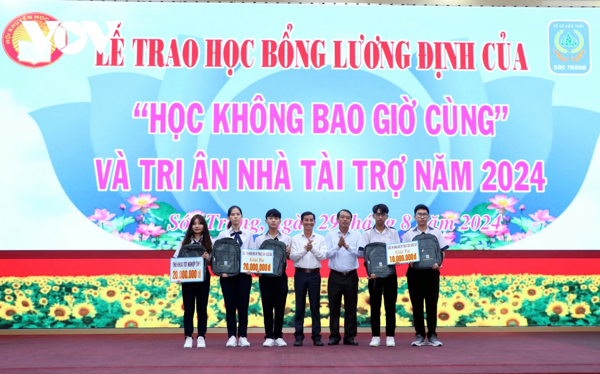 soc trang trao hoc bong luong Dinh cua cho 570 hoc sinh, sinh vien hinh anh 2