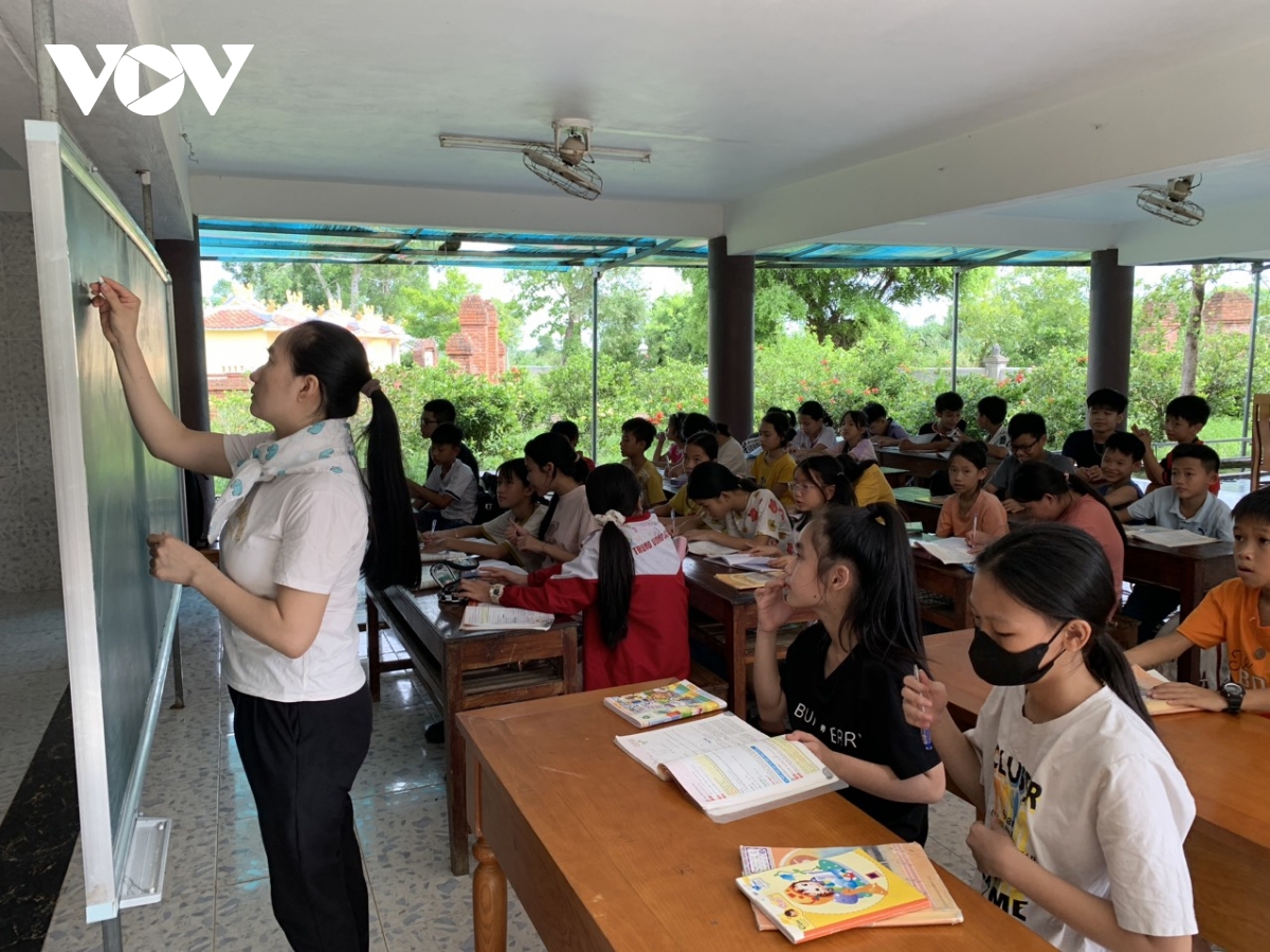 Lớp học tình thương ở chùa Lập Thạch