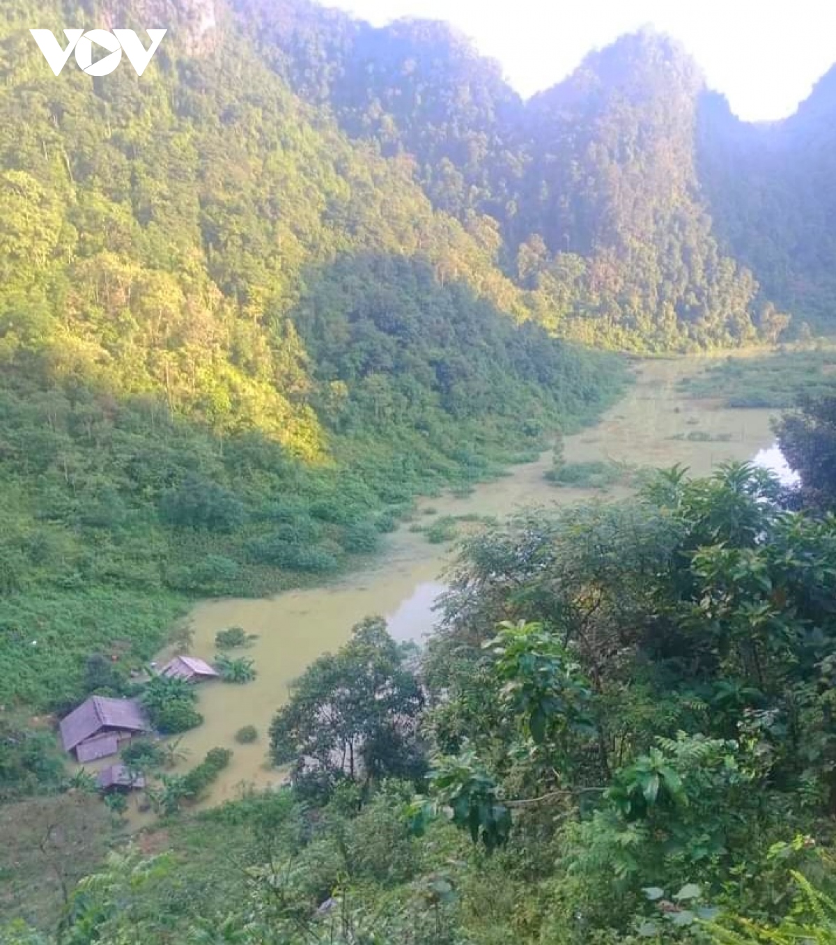 xa quang vinh cao bang tiep tuc bi co lap do lu hinh anh 1