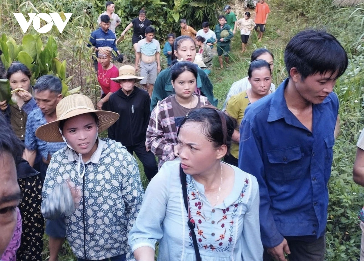 Khẩn trương tìm kiếm cháu bé nghi đi lạc trong rừng sâu ở Yên Bái