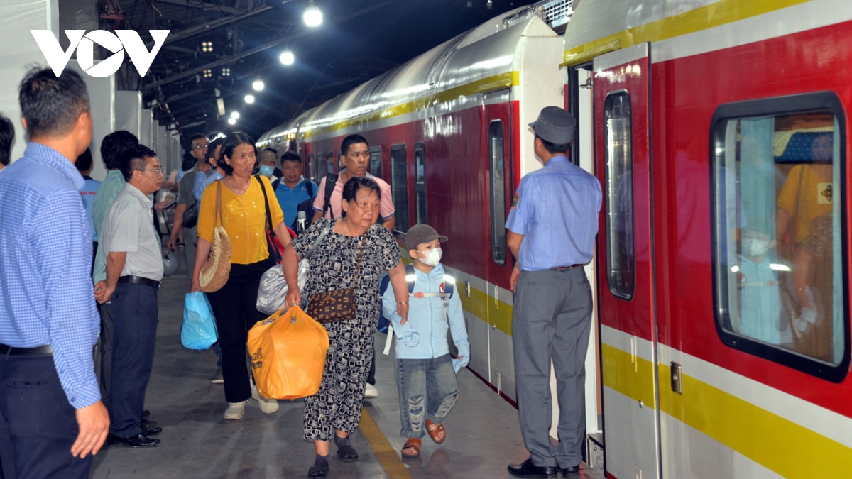 Đoàn tàu và tuyến đường sắt đầu tiên liên kết với tư nhân “hiện đại như máy bay”
