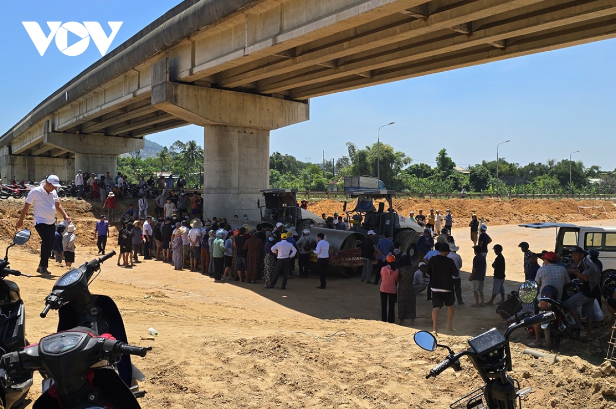 hoa vang thong tin vu nguoi phu nu tu vong khu vuc thi cong cao toc hinh anh 2