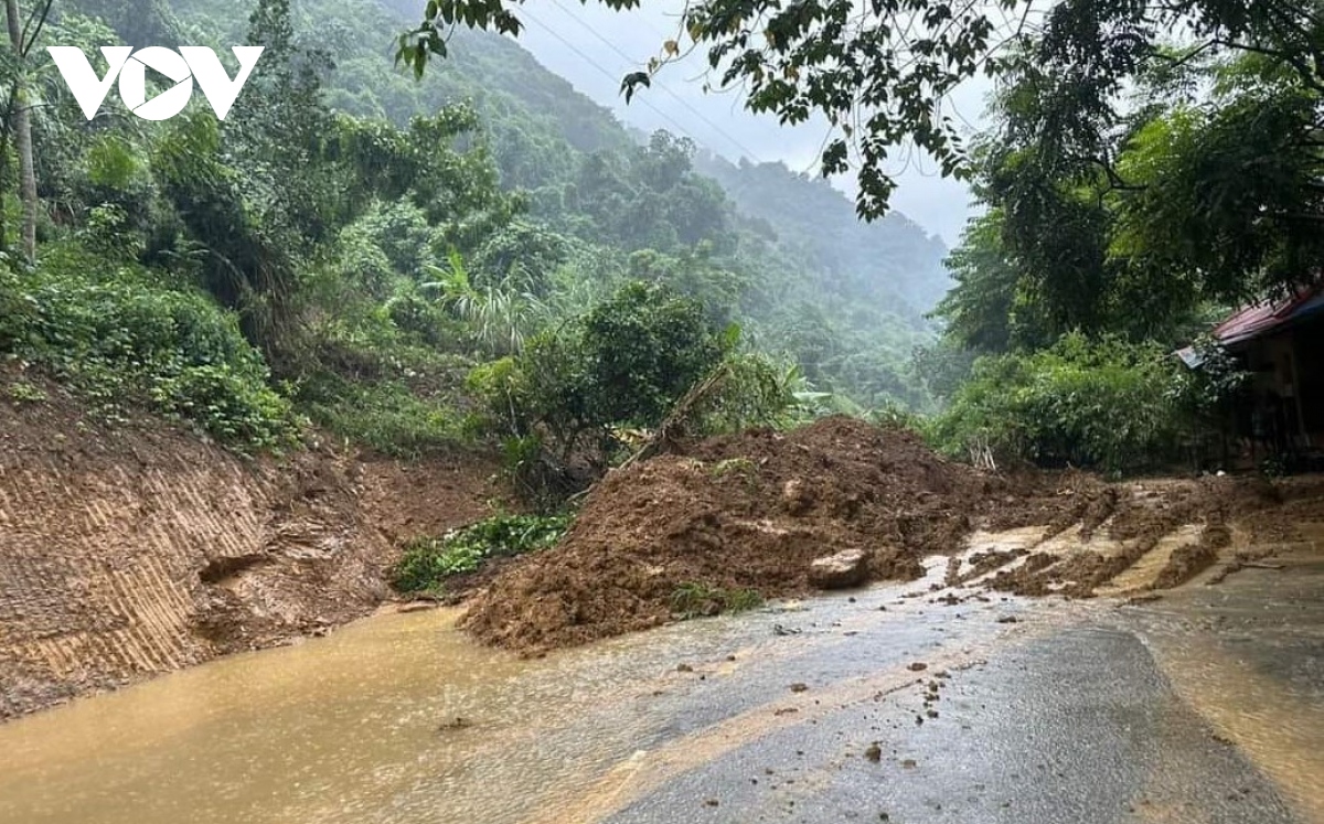 bac kan ban hanh cong dien khan ung pho thien tai hinh anh 2