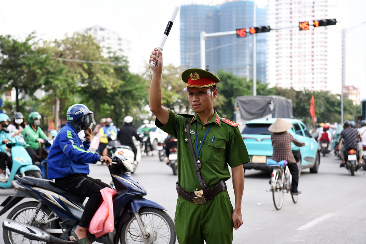 淮北市市场羁系局：干事市场运营主体停业很掀心 “您往我办”变“我引您办”