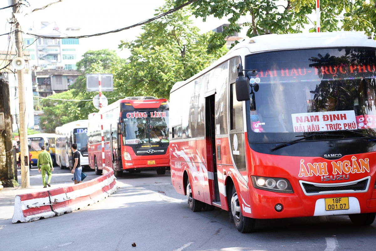 ben xe ha noi ha nhiet , nguoi dan ve que thuan tien hinh anh 9