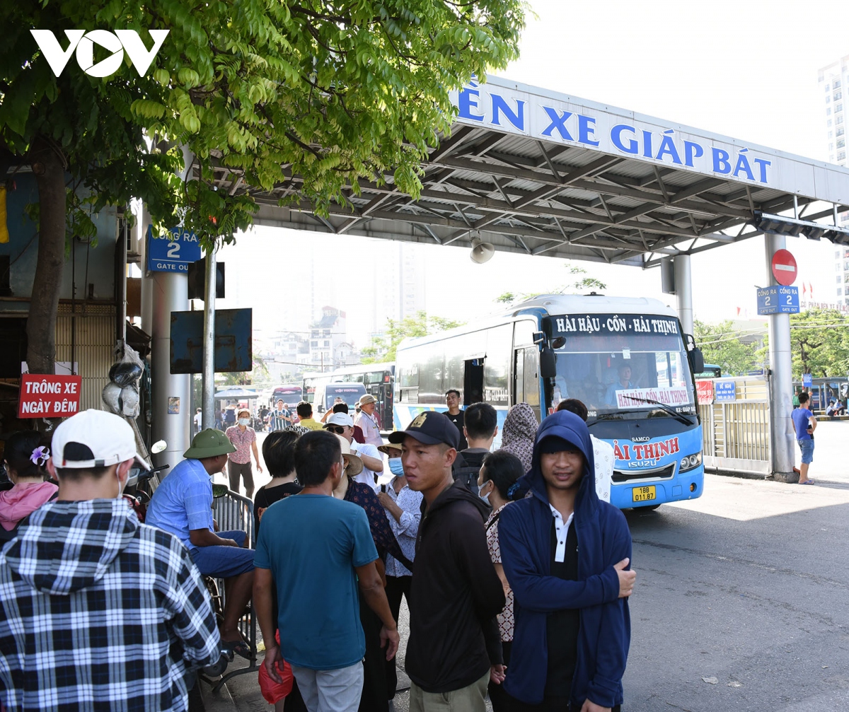 ben xe ha noi ha nhiet , nguoi dan ve que thuan tien hinh anh 8