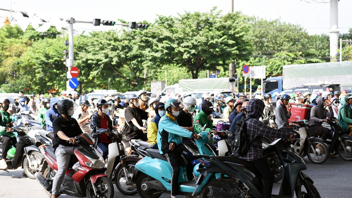 ben xe ha noi ha nhiet , nguoi dan ve que thuan tien hinh anh 18