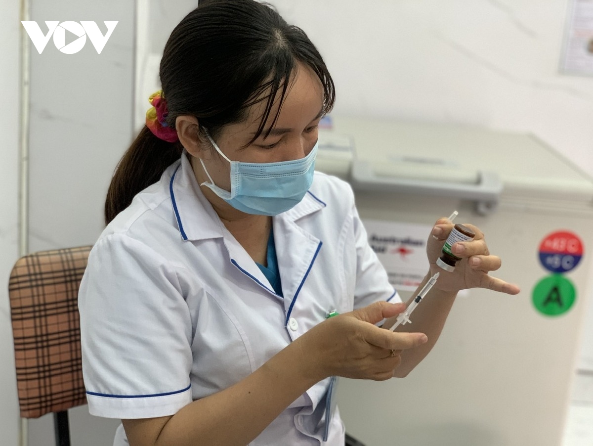 Ngày đầu thực hiện chiến dịch tiêm vaccine sởi ở TP.HCM