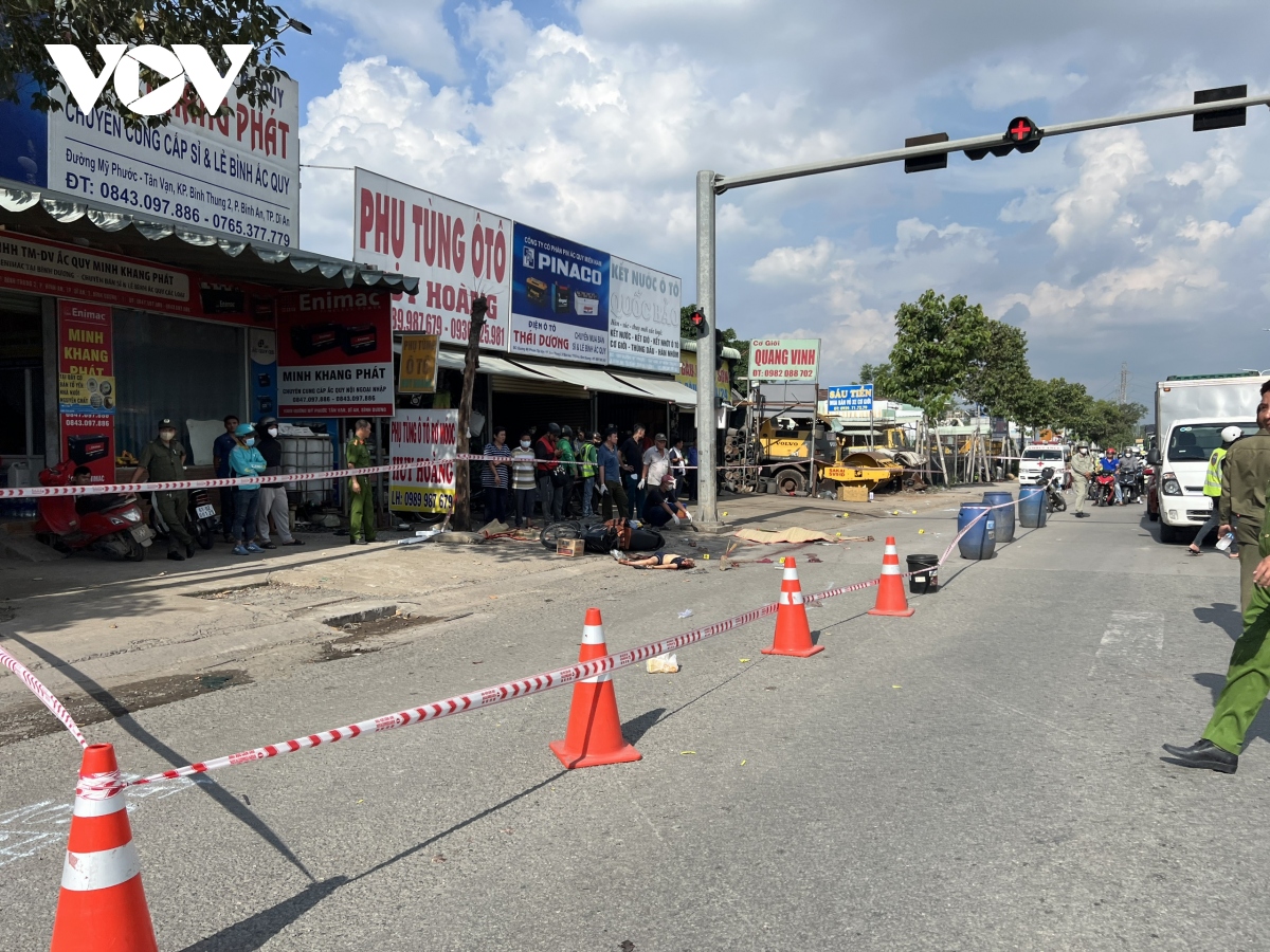 xe tai lan lan, nguoi phu nu va be trai tu vong o binh duong hinh anh 2