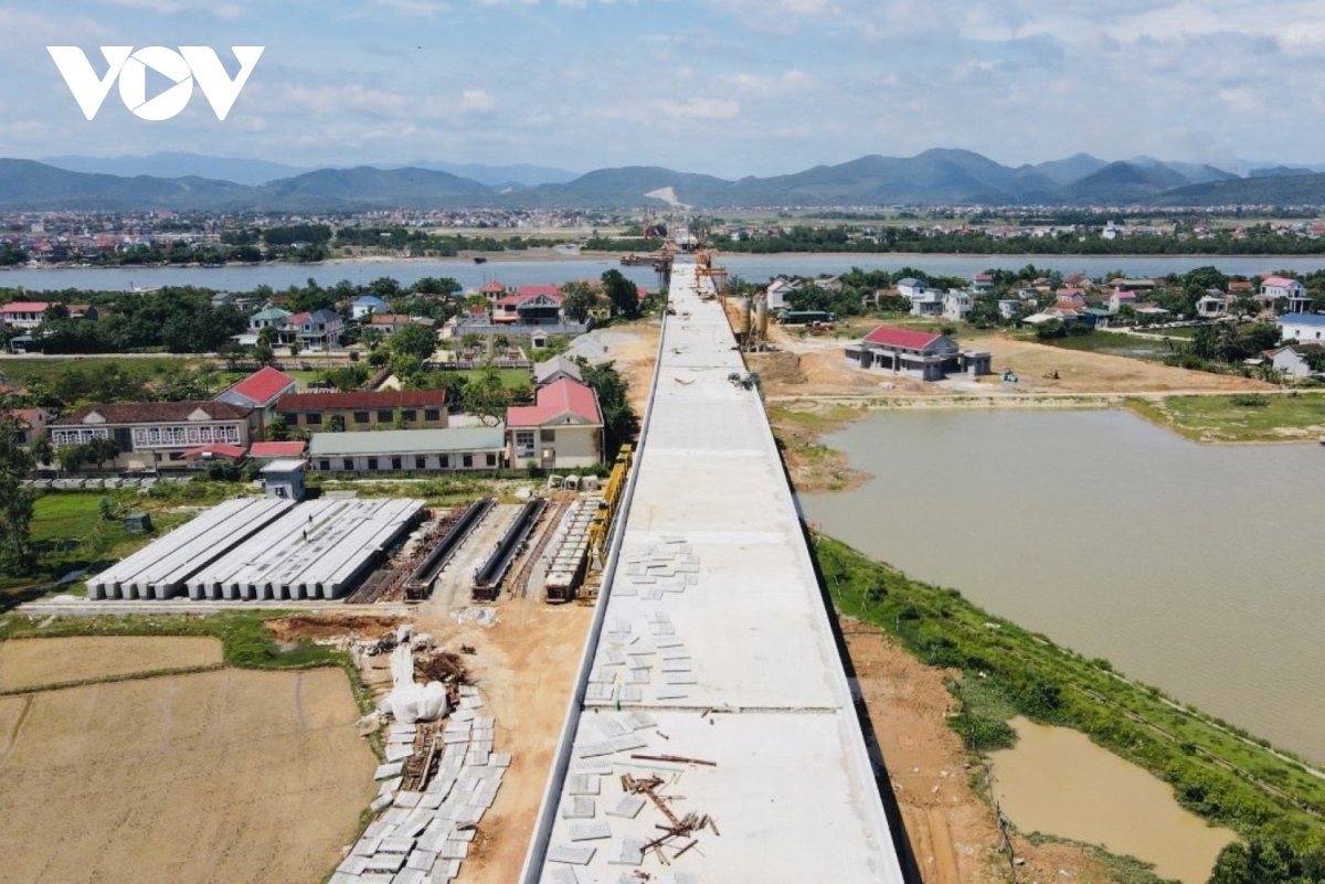 hop long cau dai nhat tren cao toc bac nam doan qua quang binh hinh anh 3