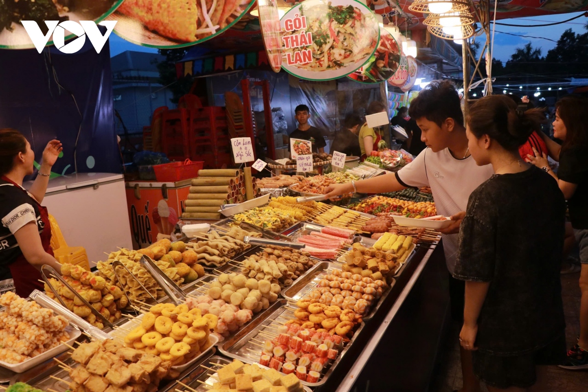 le hoi tom hum nhung vang bong... tom hum hinh anh 3