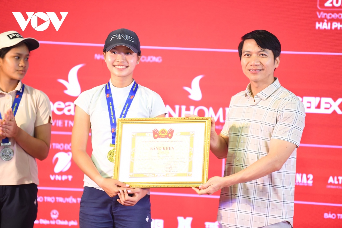 giai vo dich golf quoc gia 2024 chuc an va Duc son dang quang thuyet phuc hinh anh 8