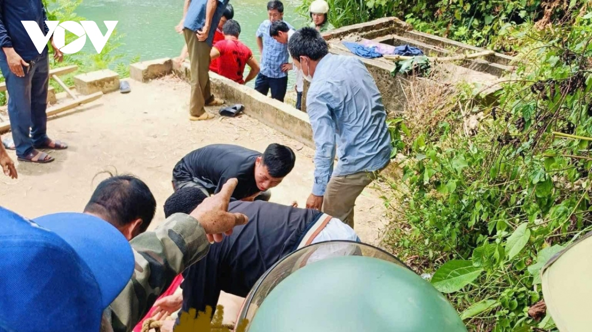 xuong gieng kiem tra may bom nuoc, nguoi dan ong o quang binh tu vong hinh anh 1