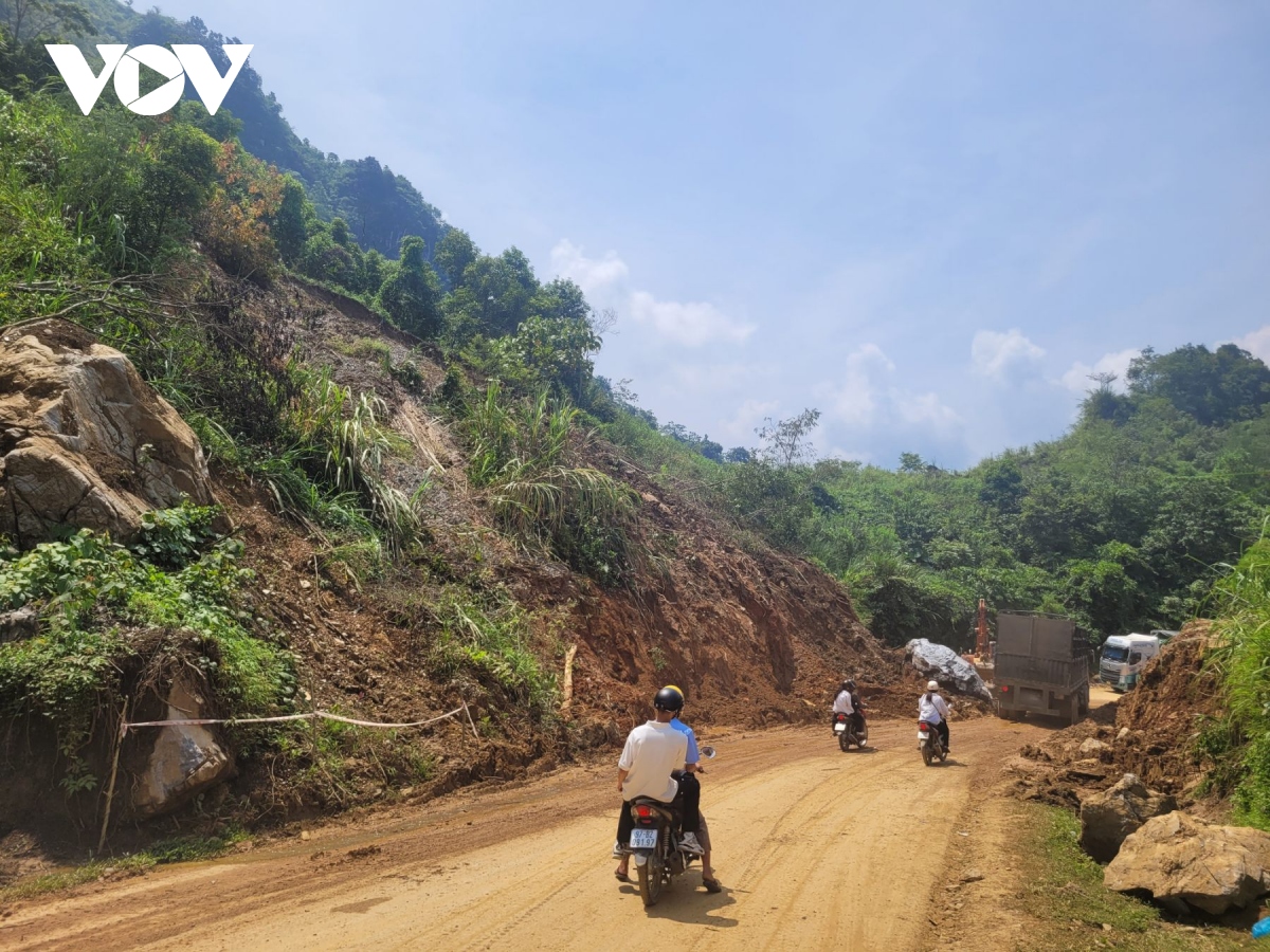 bac kan va cao bang khac phuc sat lo duong, dam bao giao thong hinh anh 1