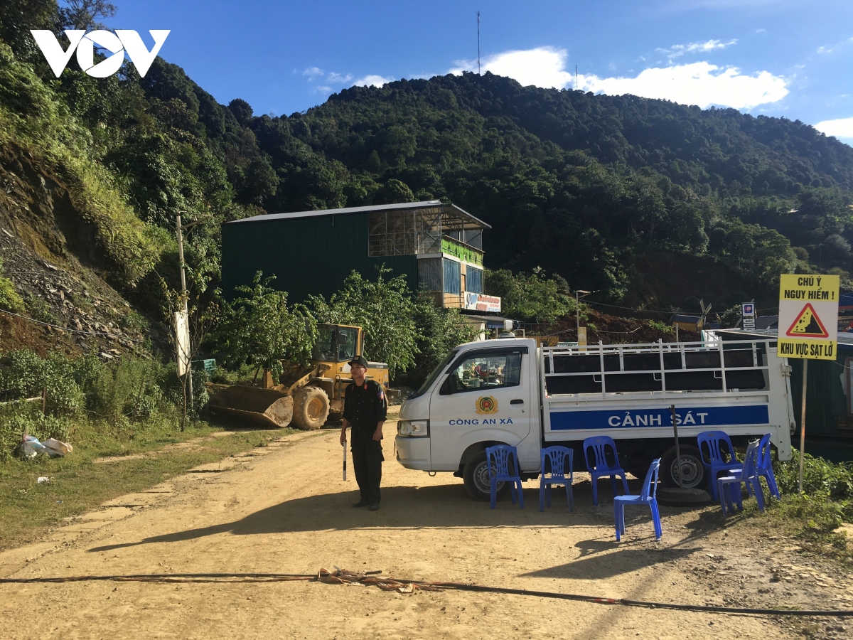 bac yen khan truong di doi 12 ho dan ra khoi vung co nguy co sat lo hinh anh 2