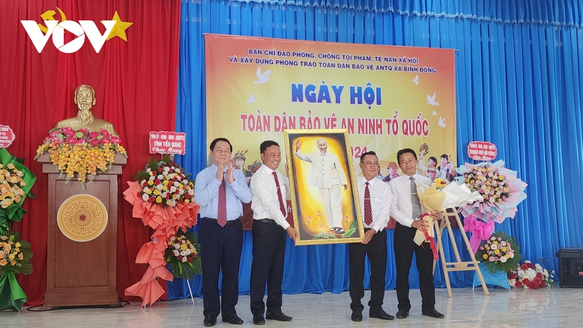 Ong nguyen trong nghia du ngay hoi toan dan bao ve an ninh to quoc o tien giang hinh anh 2