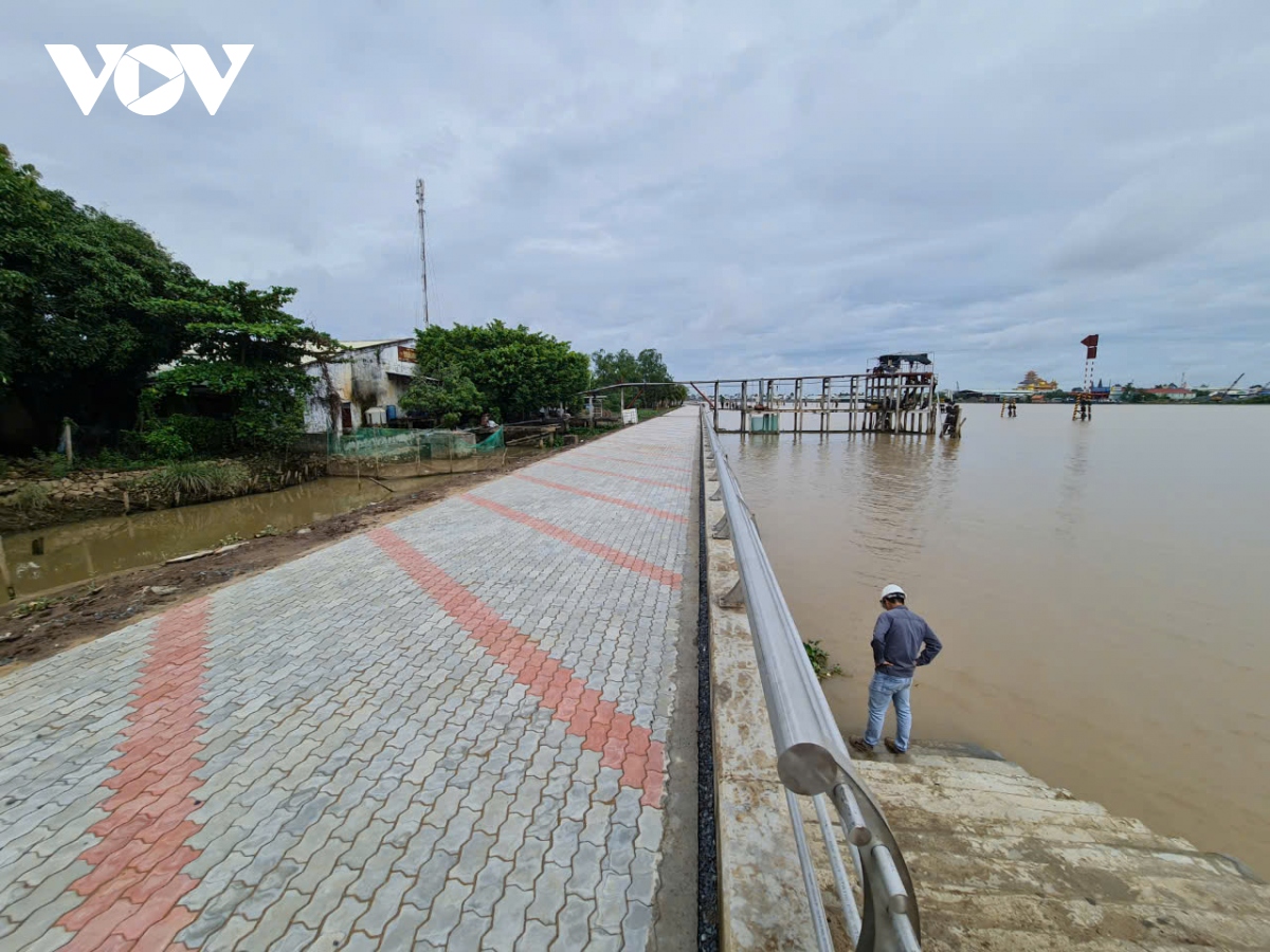 Tiền Giang hoàn thành công trình xây bờ kè bảo vệ cồn Tân Long