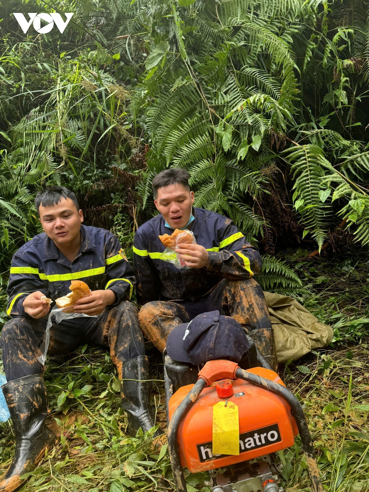 vuot 20 km duong rung dua nan nhan tro ve voi gia dinh hinh anh 14