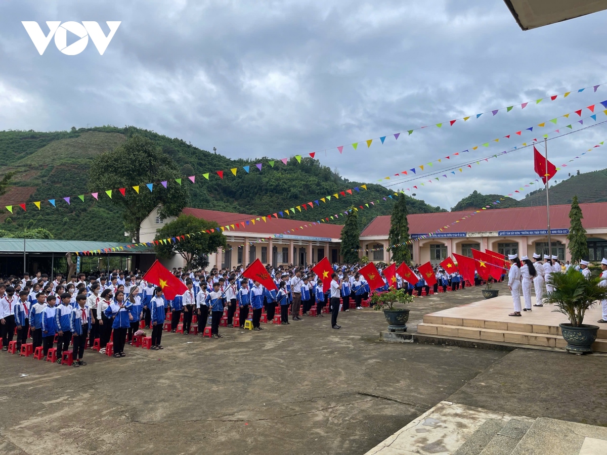 le khai giang dac biet o vung dong bao dan toc, vung kho khan hinh anh 10