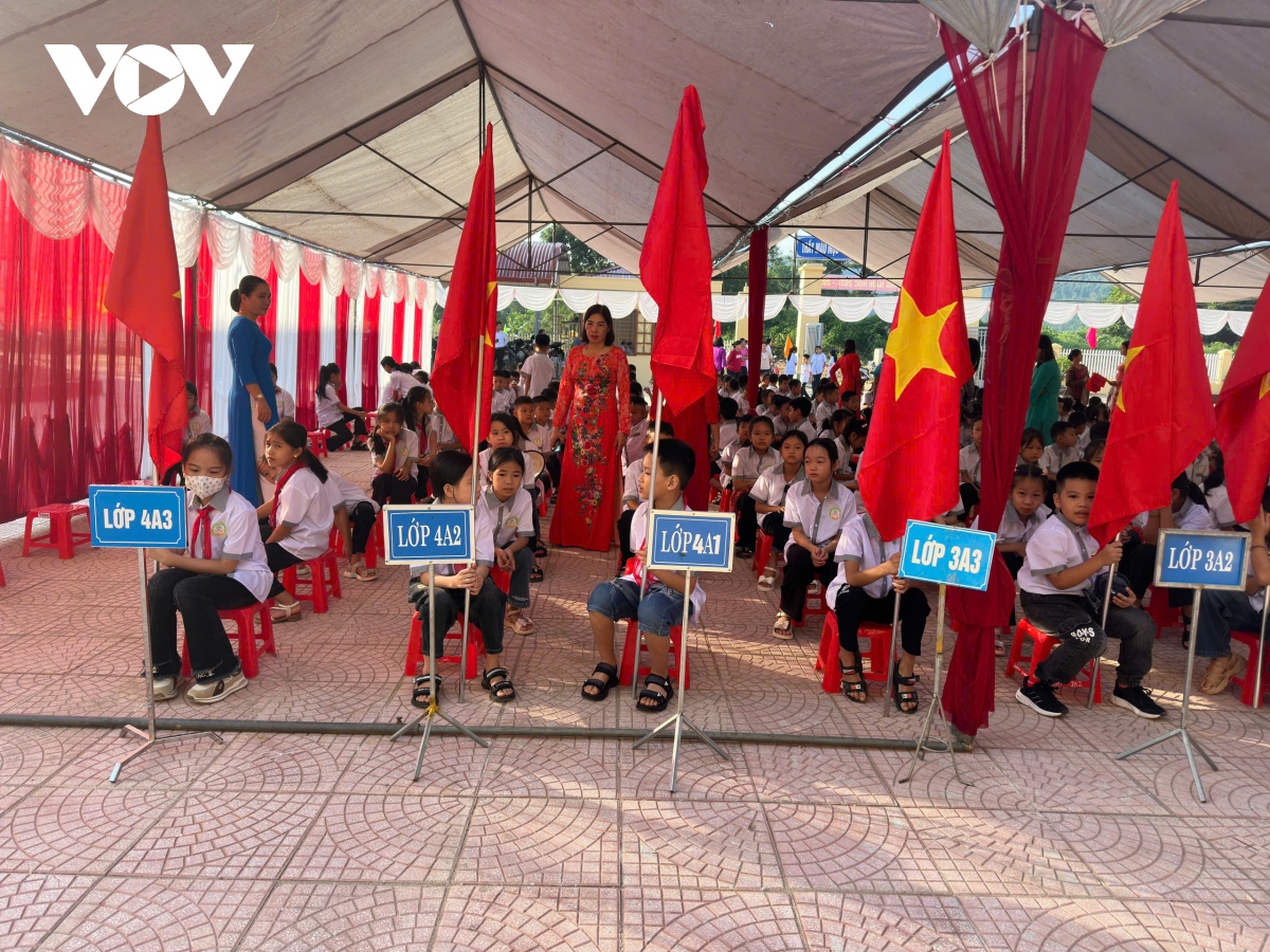 le khai giang dac biet o vung dong bao dan toc, vung kho khan hinh anh 12